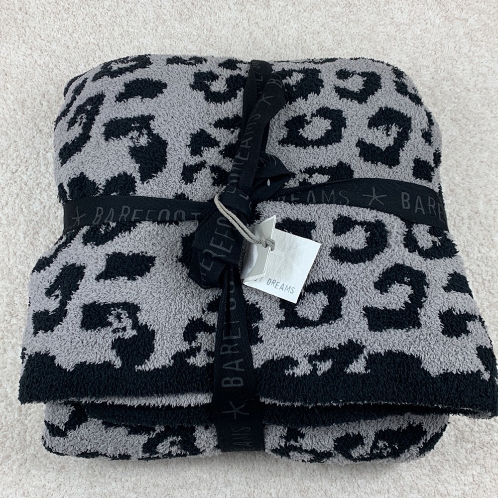 BAREFOOT DREAMS In the Wild Throw Blanket - Picture 3 of 5